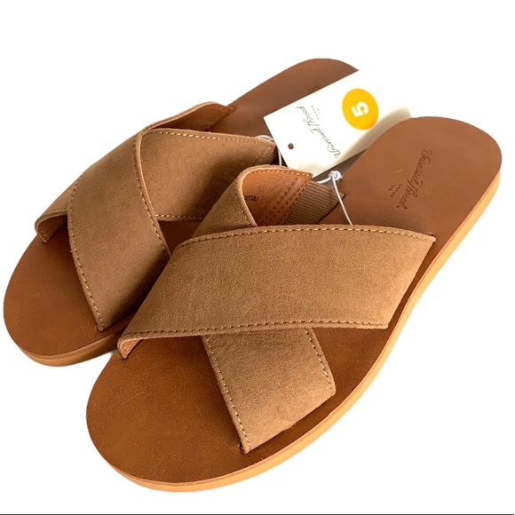 Universal Thread Shoes - 💥SALE! $10 or 3/$19 Universal Thread Vegan Suede Sandals